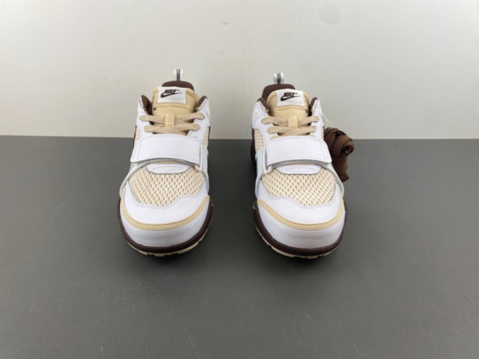 Travis Scott x Nike Zoom Field Jaxx “Ligh Chocolate” HQ3073-100