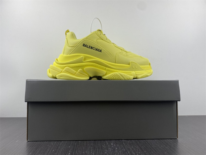 blcg sneaker triple.s sneakers 524039 w1fb5 2308