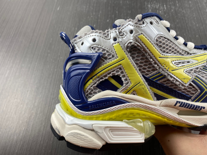 blcg runner sneaker bm5623-010