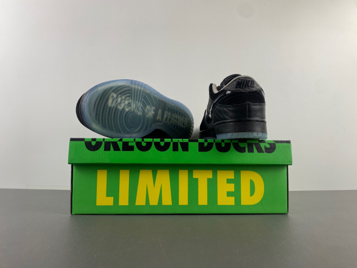 Division Street x Nike Dunk Low “Oregon Black” HV1470-001