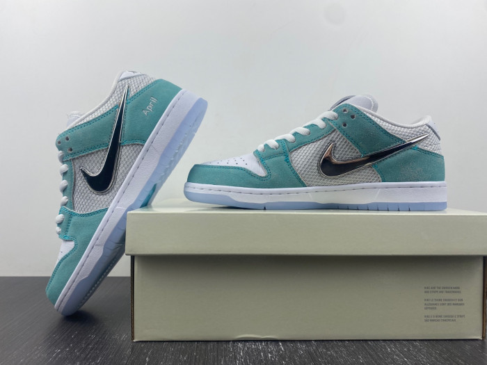 april skateboards x nike dunk low sb 