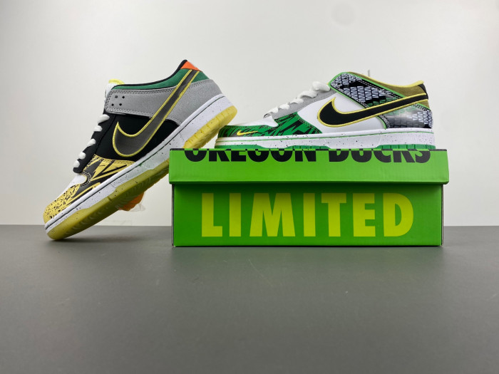 The University of Oregon x Nike Dunk Low "What The Ducks of a Feather HV1454-100
