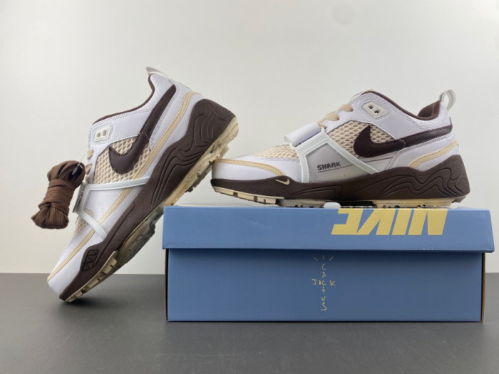 Travis Scott x Nike Zoom Field Jaxx “Ligh Chocolate” HQ3073-100