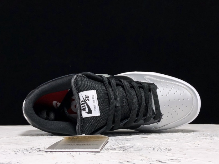Supreme x Nike SB Dunk Low Silver Black CK3480-001