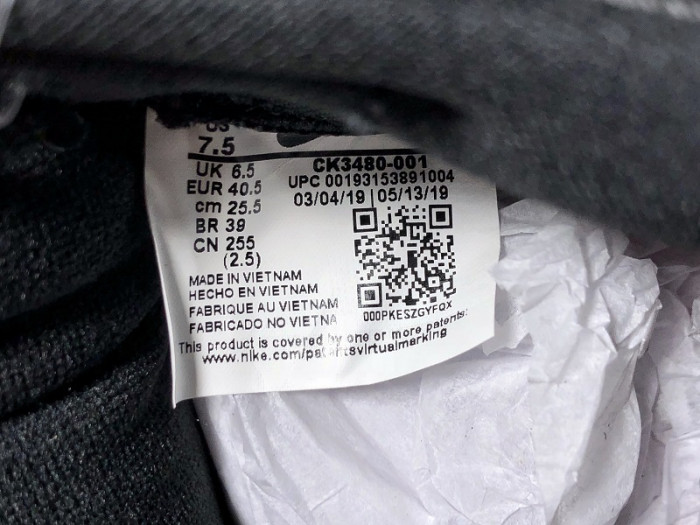 Supreme x Nike SB Dunk Low Silver Black CK3480-001