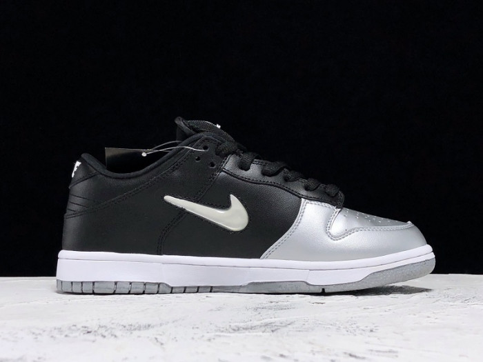 Supreme x Nike SB Dunk Low Silver Black CK3480-001