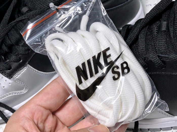 Supreme x Nike SB Dunk Low Silver Black CK3480-001