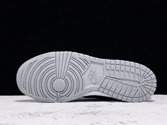 Supreme x Nike SB Dunk Low Silver Black CK3480-001