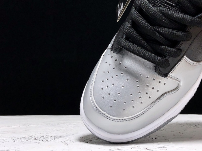 Supreme x Nike SB Dunk Low Silver Black CK3480-001