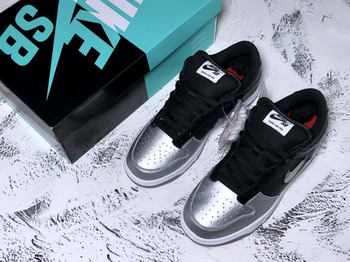 Supreme x Nike SB Dunk Low Silver Black CK3480-001