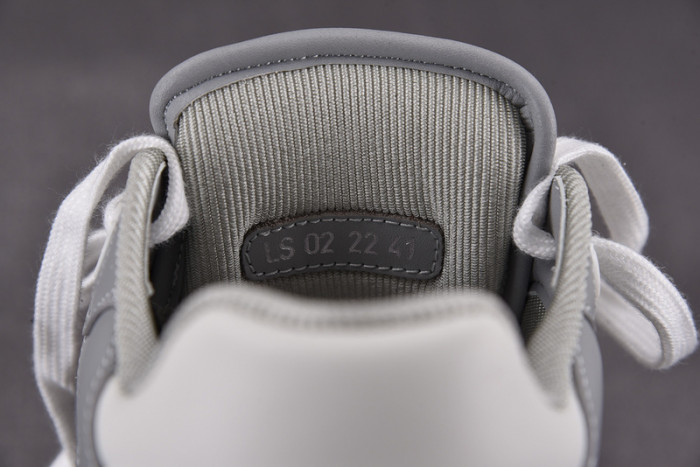 D10R B27 SNEAKERS