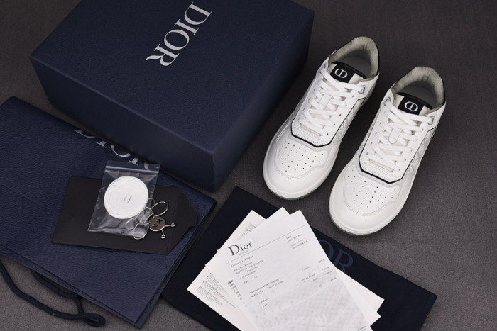 D10R B27 SNEAKERS