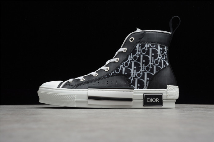 D10R B23 Oblique High Top Sneaker