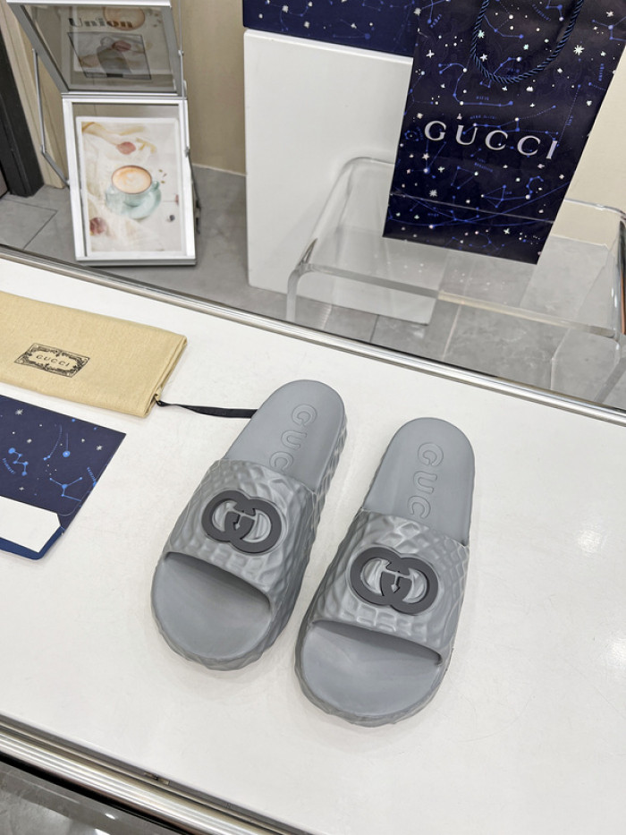 GUC* SLIPPERS DR258-076