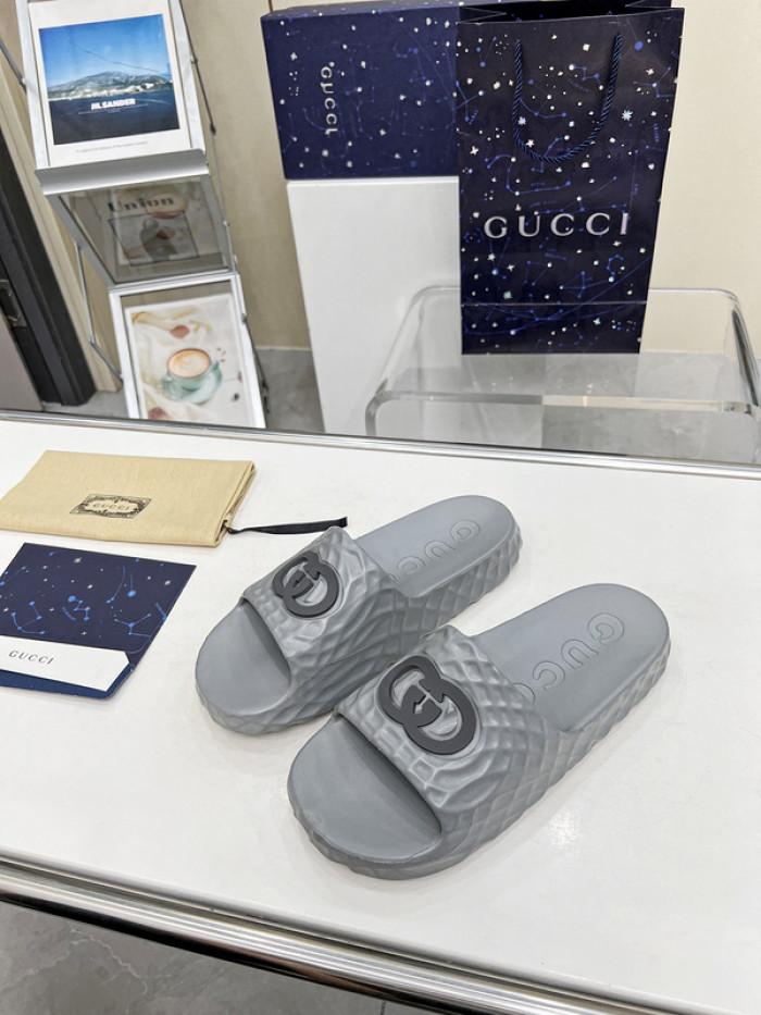 GUC* SLIPPERS DR258-076