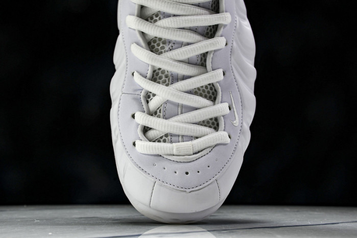 Nike Air Foamposite One Triple White HJ5195-100