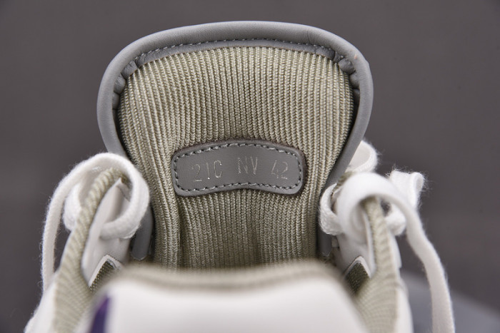 D10R B27 SNEAKERS