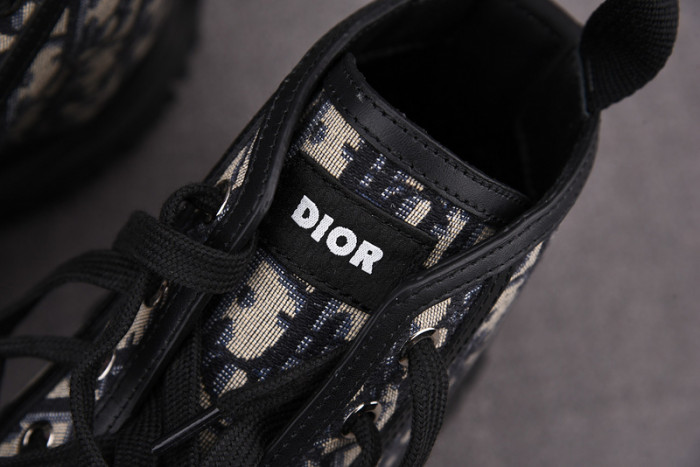 D10R B28 Sneakers High Top