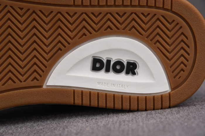 D10R B27 SNEAKERS