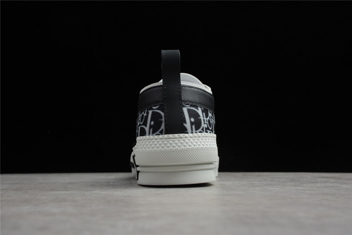 D10R B23 Sneakers Low Top