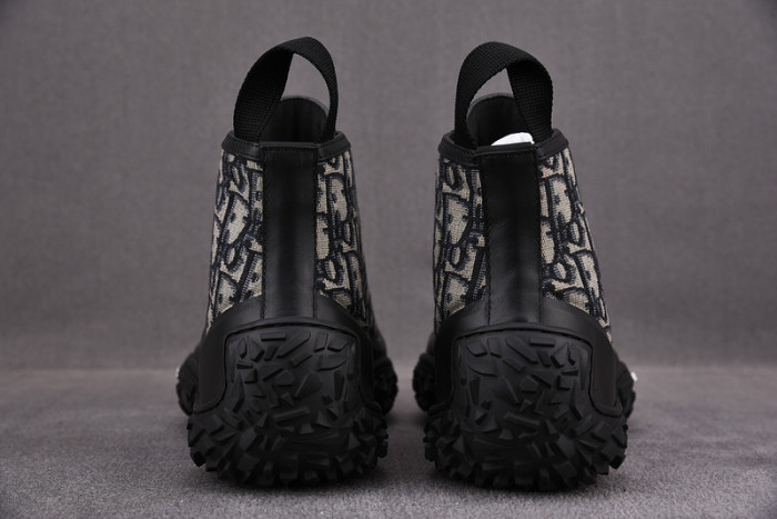 D10R B28 Sneakers High Top