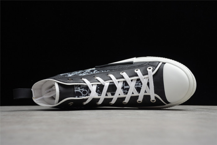D10R B23 Oblique High Top Sneaker