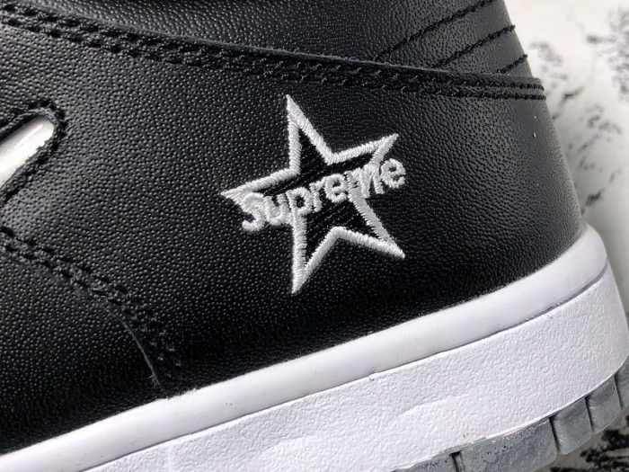 Supreme x Nike SB Dunk Low Silver Black CK3480-001